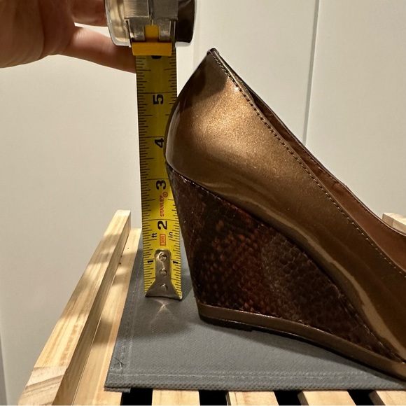 Donald J Pliner wedges size 7 - Picture 4 of 4